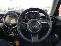Used Mini Cooper Classic 134 HP (98 kW) 2022 Yellow Hatchback