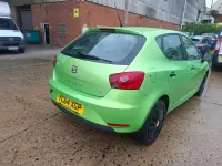 Usado Seat Ibiza 75 CV (55 kW) 2014 Verde Utilitario