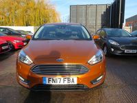 Begagnad Ford Focus Titanium X 2017 Orange Halvkombi