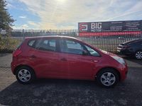 Used Kia Venga 89 HP (65 kW) 2010 Red Hatchback