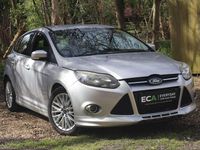 Begagnad Ford Focus Zetec 180 HK (132 kW) 2012 Silver Halvkombi