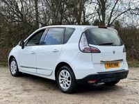 Used Renault Scénic III Dynamique 110 HP (80 kW) 2015 White MPV