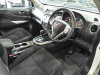 Used Nissan Navara Acenta+ 190 HP (139 kW) 2016 White Pickup