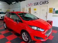 Usado Ford Fiesta Style 82 CV (60 kW) 2014 Rojo Utilitario