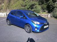 Used Toyota Yaris 99 HP (72 kW) 2016 Blue Hatchback