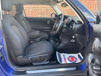 Usado Mini Cooper Classic 136 HP (100 kW) 2019 Azul Citadino