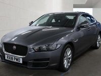 Usado Jaguar XE Prestige 163 HP (119 kW) 2018 Cinzento Sedan