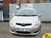 Used Toyota Auris 124 HP (91 kW) 2009 Silver Hatchback