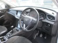 Used Vauxhall Grandland X Sport 120 HP (88 kW) 2018 White SUV