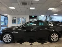 Używany Jaguar XE SE 163 KM (119 kW) 2017 Czarny Sedan/Limuzyna