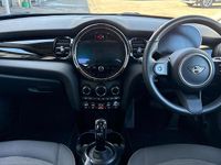 Begagnad Mini Cooper Comfort 136 HK (100 kW) 2023 Silver Halvkombi
