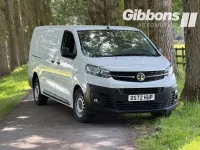 Used Vauxhall Vivaro S 100 HP (73 kW) 2022 White MPV