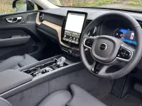 Usado Volvo XC60 Plus 250 HP (183 kW) 2026 Verde SUV