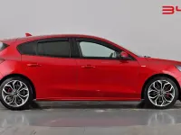 Used Ford Focus ST-Line X 155 HP (114 kW) 2023 Fantastic red Hatchback
