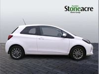 Used Toyota Yaris 68 HP (50 kW) 2016 White Hatchback