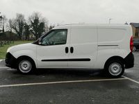 Used Vauxhall Combo S 105 HP (77 kW) 2016 White Van