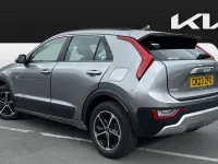 Usado Kia Niro 141 HP (103 kW) 2023 Cinzento SUV