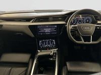 Używany Audi e-tron Black Edition 230 kW (313 KM) 2022 Biały SUV