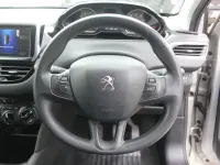 Used Peugeot 208 Active 82 HP (60 kW) 2014 Sparkling silver metallic Hatchback