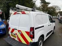 Used Vauxhall Combo Edition 100 HP (73 kW) 2019 White Van