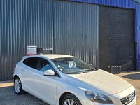 Used Volvo V40 SE Lux 190 HP (139 kW) 2016 White Estate