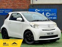 Used Toyota iQ 68 HP (50 kW) 2010 White Hatchback