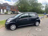 Usado Toyota Aygo 68 HP (50 kW) 2013 Preto Citadino