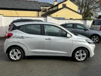 Usado Hyundai i10 SE 67 HP (49 kW) 2022 Prateado Citadino