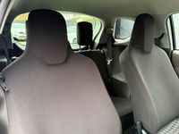 Used Toyota iQ 68 HP (50 kW) 2010 White Hatchback