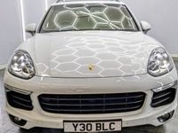 Używany Porsche Cayenne 262 KM (192 kW) 2017 Biały SUV