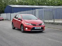 Used Toyota Auris 90 HP (66 kW) 2015 Red Hatchback