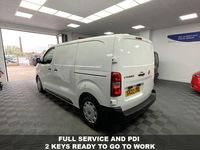 Used Vauxhall Vivaro S 100 HP (73 kW) 2022 White MPV