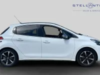 Gebraucht Peugeot 208 Allure Premium 81 PS (59 kW) 2018 Weiß Kleinwagen