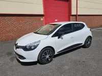 Used Renault Clio Expression 73 HP (53 kW) 2014 White Hatchback