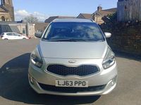 Usado Kia Carens 2013 Plateado Monovolumen