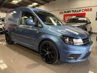 Usado VW Caddy Highline 102 HP (75 kW) 2018 Azul Monovolume