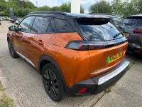 Second-hand Peugeot e-2008 Premium 98 kW (134 CP) 2022 Portocaliu SUV