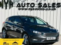 Usado Ford Focus Zetec 2018 Cinzento Citadino
