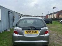 Used Honda Jazz ES 100 HP (73 kW) 2010 Silver Hatchback