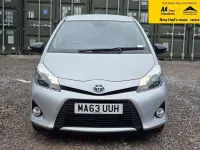 Usata Toyota Yaris Hybrid 101 CV (74 kW) 2013 Argento Utilitaria