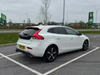 Begagnad Volvo V40 R-Design 190 HK (139 kW) 2017 Vit Halvkombi