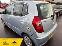 Usado Hyundai i10 Active 85 HP (62 kW) 2013 Prateado Citadino