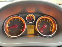 Used Vauxhall Corsa 100 HP (73 kW) 2014 White Hatchback