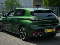 Usado Peugeot 308 Allure Premium 130 HP (95 kW) 2022 Verde Citadino