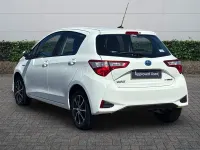 Used Toyota Yaris 100 HP (73 kW) 2018 White Hatchback