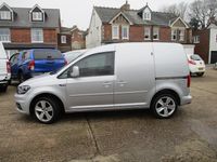 Usado VW Caddy Trendline 102 HP (75 kW) 2018 Prateado Monovolume