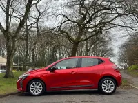 Used Renault Clio Evolution 90 HP (66 kW) 2024 Red Hatchback