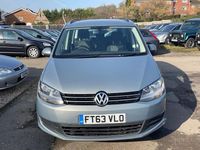 Usado VW Sharan SE 140 HP (102 kW) 2014 Cinzento Monovolume