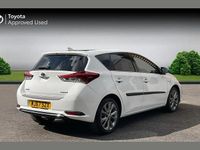 Used Toyota Auris Hybrid 136 HP (100 kW) 2017 Pure white Hatchback