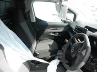 Second-hand Vauxhall Combo Edition 100 CP (73 kW) 2021 Alb Monovolum